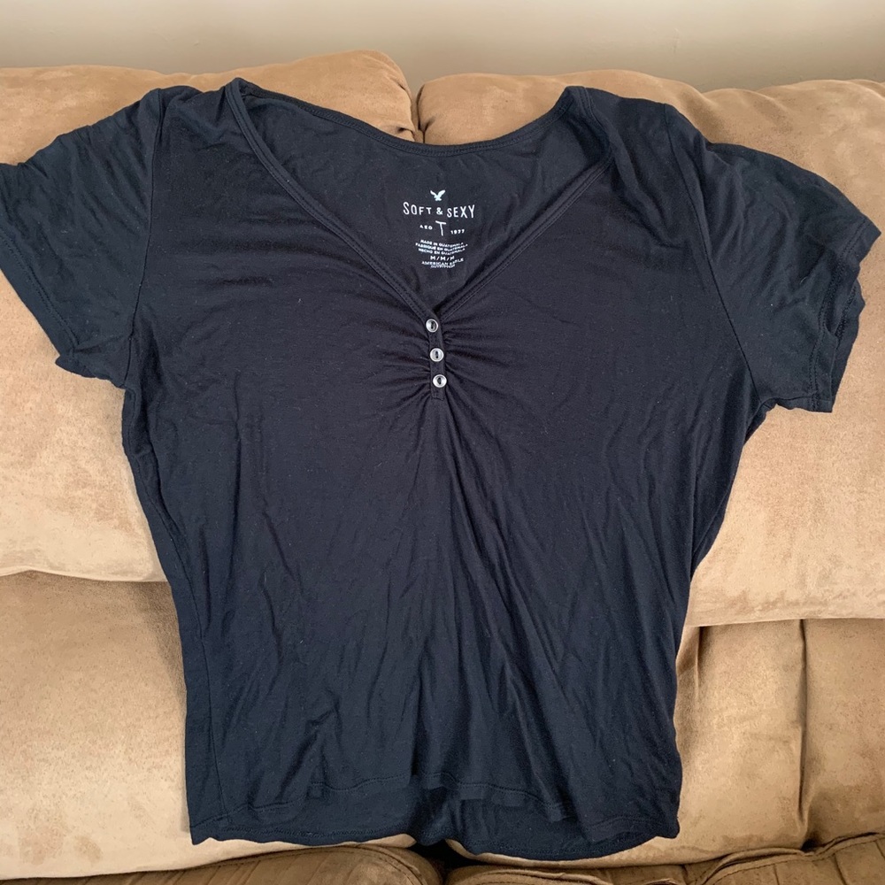 Black v-neck American Eagle soft t-shirt size M